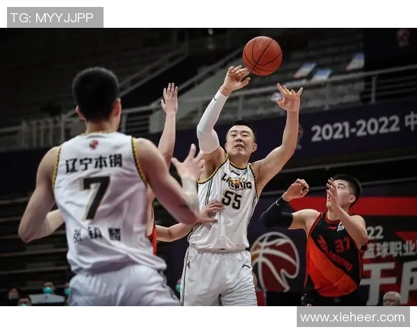 辽宁本钢主场鏖战劲敌巅峰对决再掀CBA赛场激情风暴